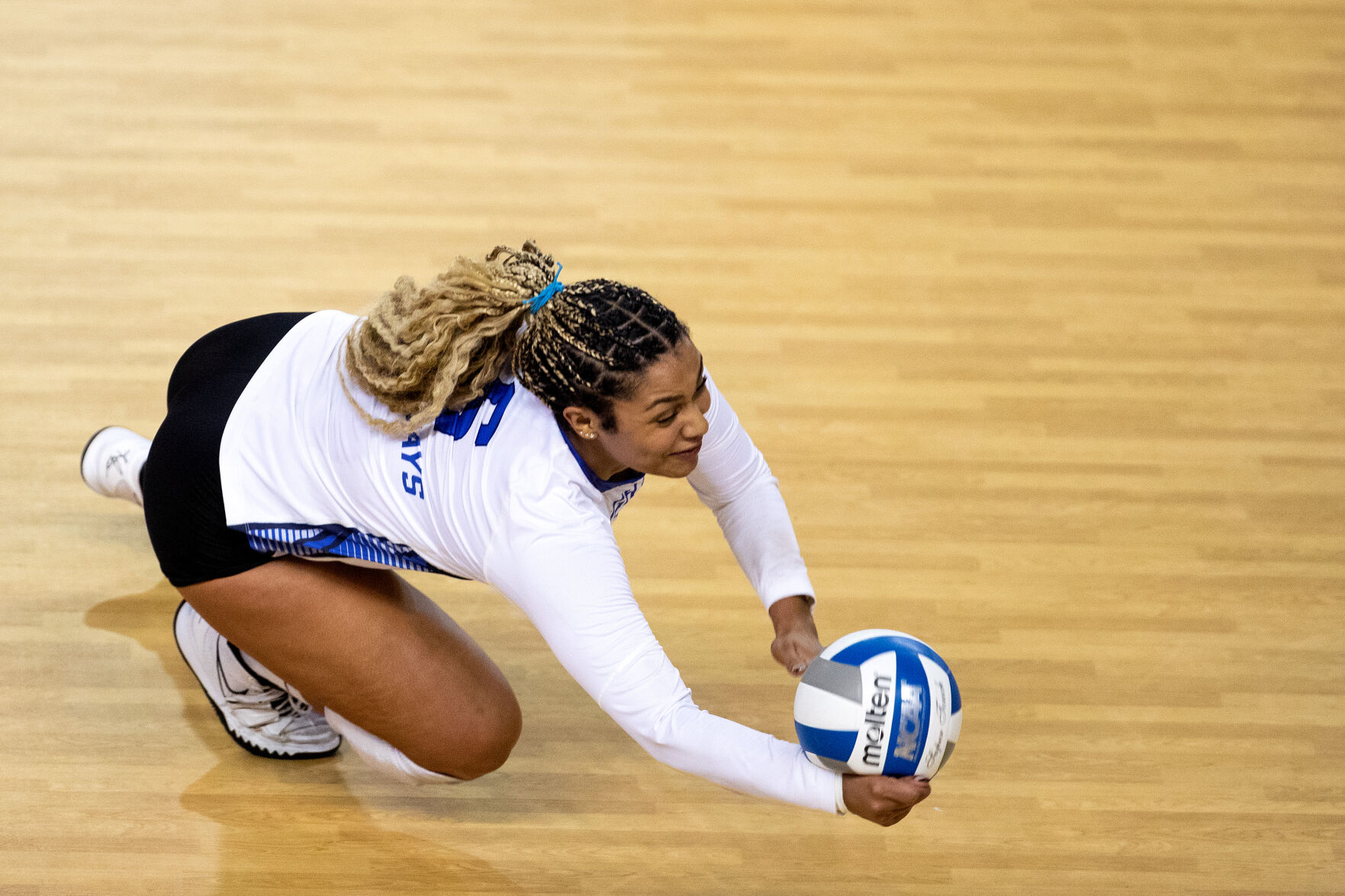 111222-owh-spo-cuvolley-em18.jpg